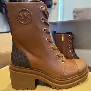 Michael Kors Hanley Charm Bootie leather size 9